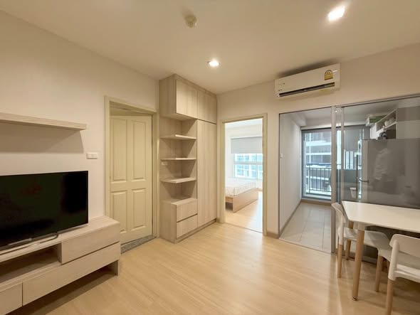 bedroom and room interior of Supalai Veranda Rama 9
