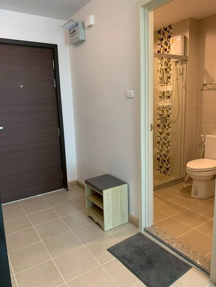 room interior and bathroom of Supalai Veranda Rama 9