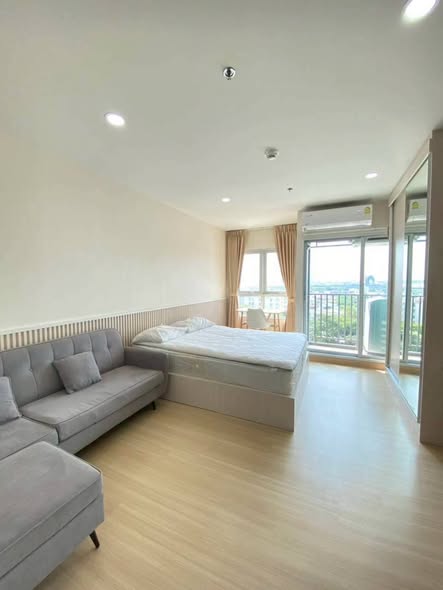 bedroom and living room of Supalai Veranda Sukhumvit 117