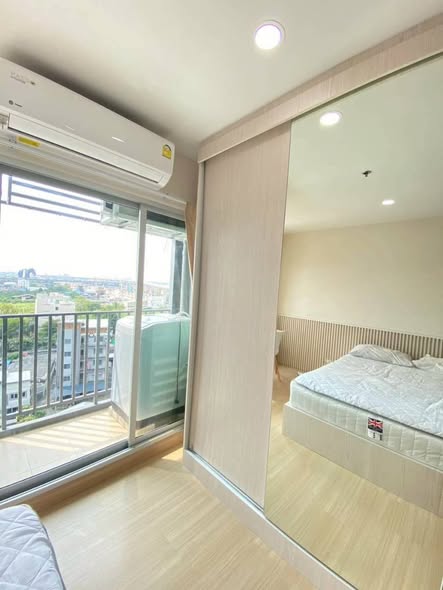 bedroom and room interior of Supalai Veranda Sukhumvit 117