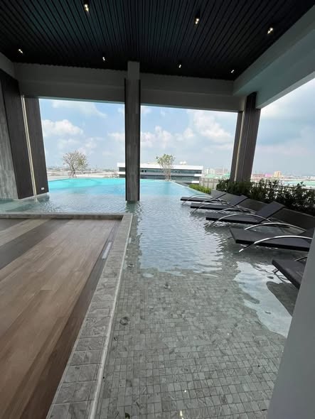 pool of Supalai Veranda Sukhumvit 117