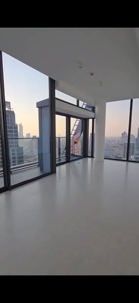 Tait Sathorn 12