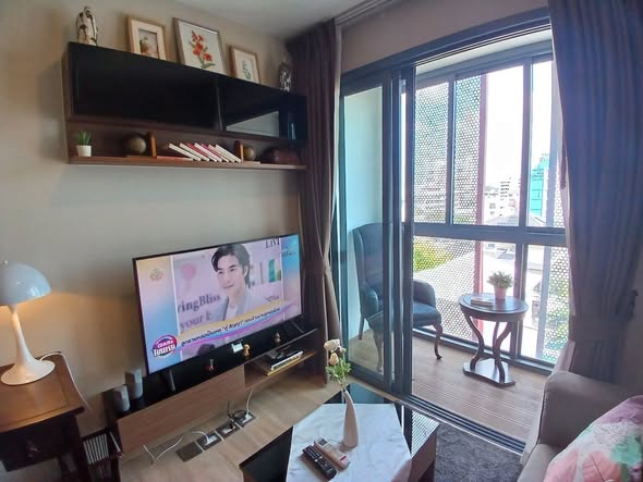 bedroom and living room of TAKA HAUS ทากะ เฮาส์