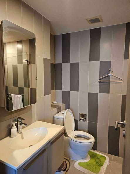 bathroom of Teal Sathon-Taksin