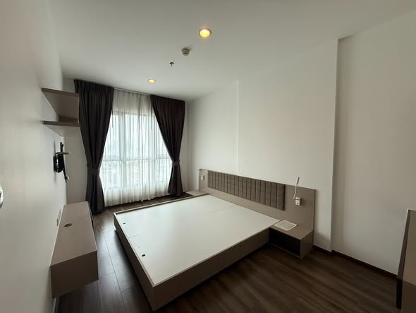 bedroom of Teal Sathon-Taksin