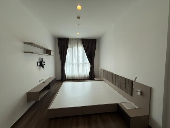 bedroom of Teal Sathon-Taksin
