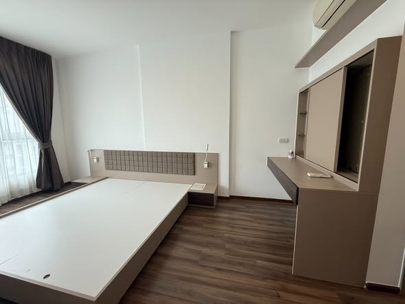bedroom of Teal Sathon-Taksin