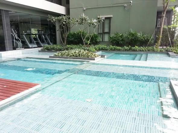 pool of Teal Sathon-Taksin