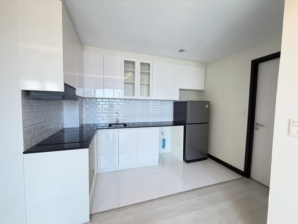 kitchen of Thames Residence Condominium