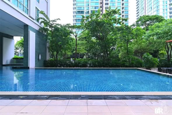 pool of The Address Chidlom