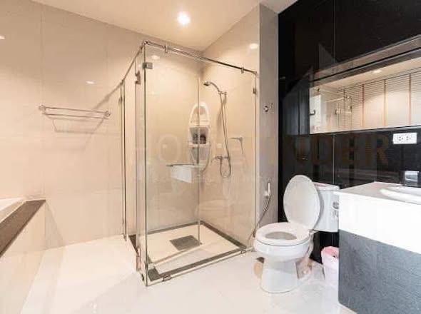 room interior and bathroom of The Address Chidlom