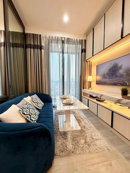 bedroom and living room of The Address Siam-Ratchathewi
