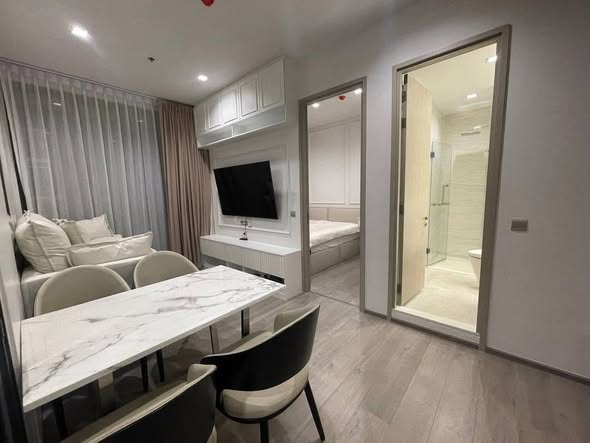 bedroom and room interior of The Address Siam-Ratchathewi