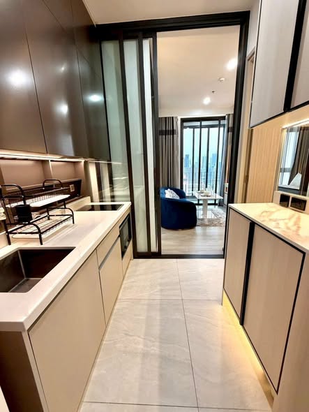 room interior and bathroom of The Address Siam-Ratchathewi