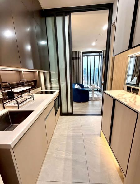 room interior and bathroom of The Address Siam-Ratchathewi