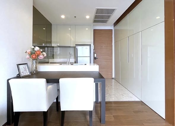 room interior and bathroom of The Address Sukhumvit 28