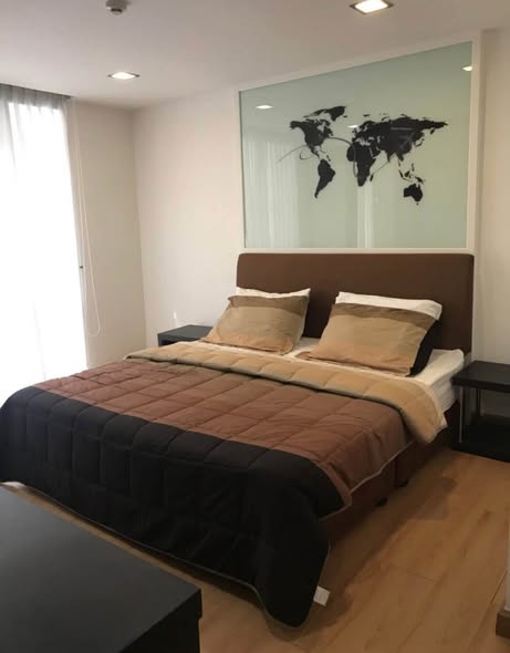 bedroom and room interior of The Alcove 49