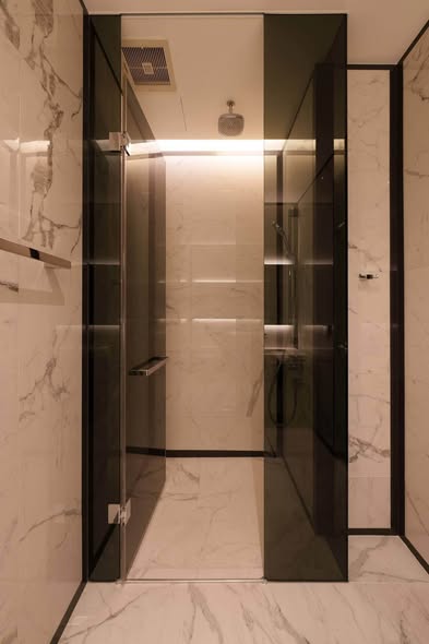 bathroom of The Bangkok Thonglor