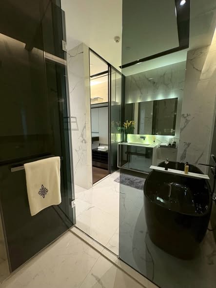 bathroom of The Bangkok Thonglor