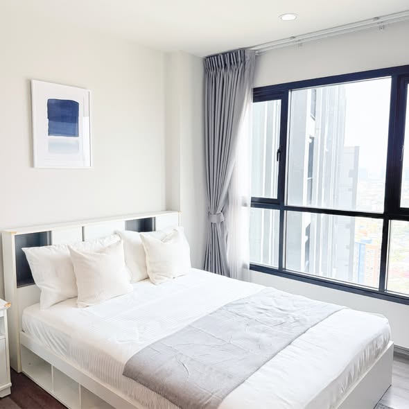 bedroom of THE BASE Park West – Sukhumvit 77