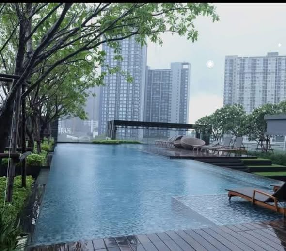 pool of THE BASE Park West – Sukhumvit 77