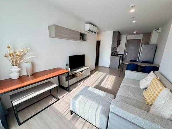 bedroom and living room of THE BASE Phetchaburi-Thonglor เดอะ เบส เพชรบุรี – ทองหล่อ