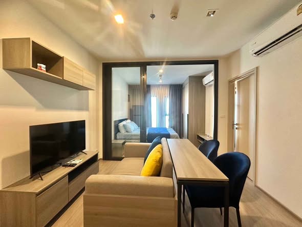 bedroom and living room of THE BASE Phetchaburi-Thonglor เดอะ เบส เพชรบุรี – ทองหล่อ
