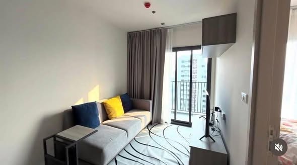 bedroom and living room of THE BASE Phetchaburi-Thonglor เดอะ เบส เพชรบุรี – ทองหล่อ