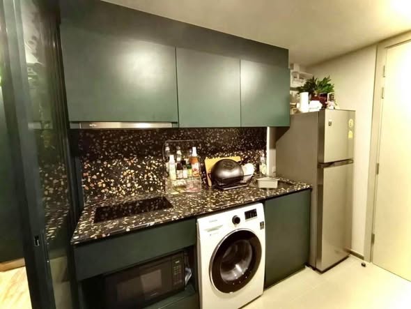 bathroom of THE BASE Sukhumvit 50