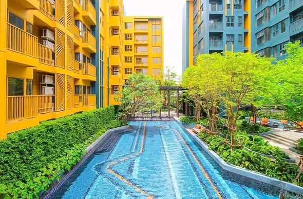 pool of THE BASE Sukhumvit 50
