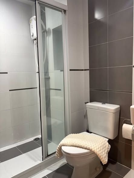 bathroom of THE BASE Sukhumvit 77
