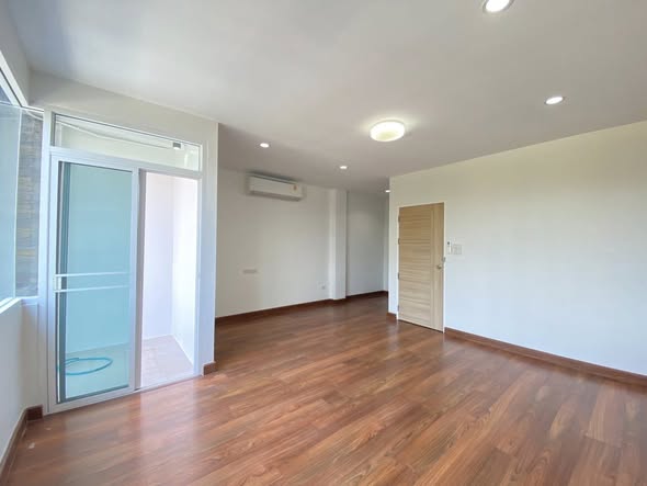 room interior of The Blisz สาทร – จรัญ35