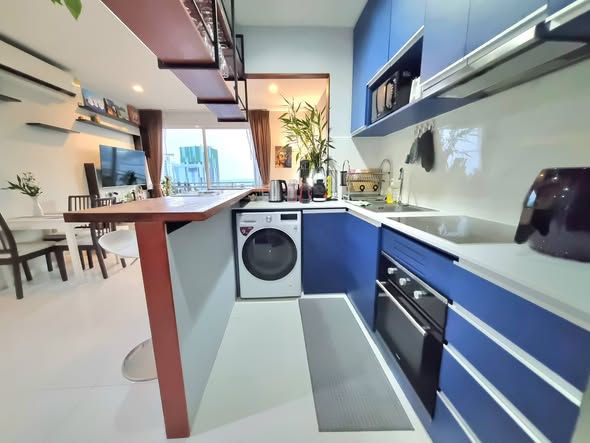 bathroom and kitchen of The Bloom Sukhumvit 71