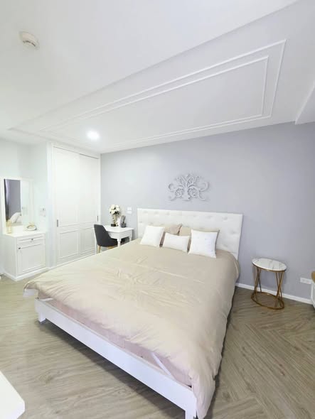 bedroom of THE CANALE condo by mobius