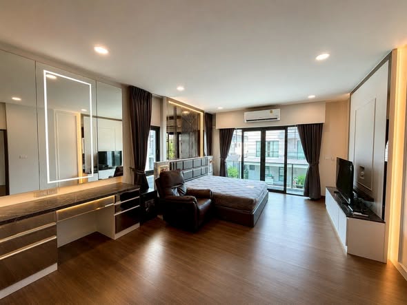 bedroom and room interior of The City Bangna