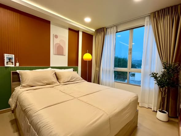 bedroom of The Clover