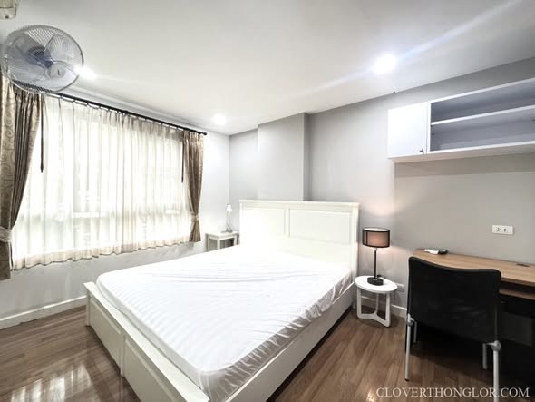 bedroom of The Clover