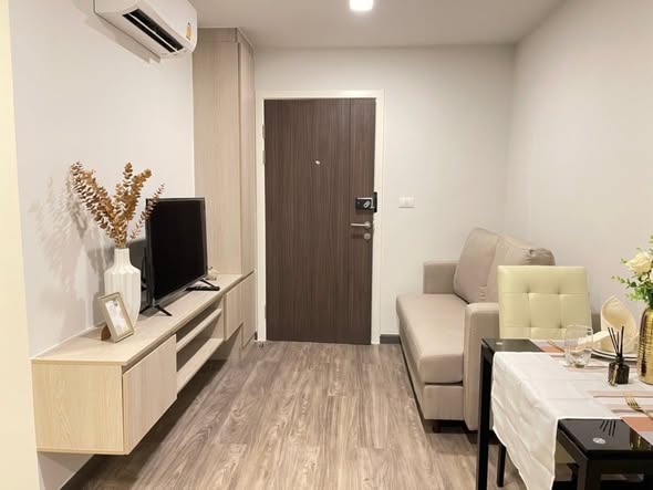 room interior of The Collect Ratchada 32