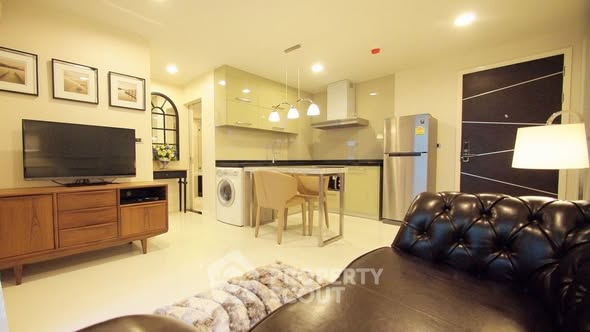 living room of The Crest Sukhumvit 24