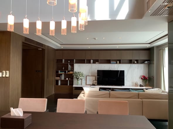 living room of The Crest Sukhumvit 24