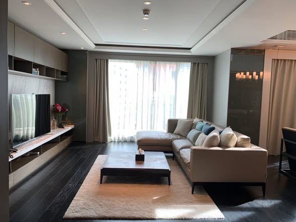 living room and room interior of The Crest Sukhumvit 24