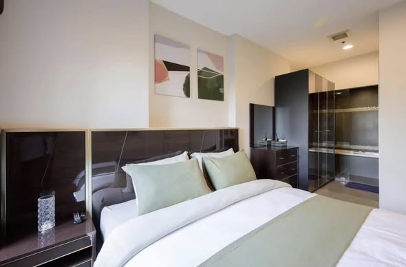 bedroom of The Crest Sukhumvit 34