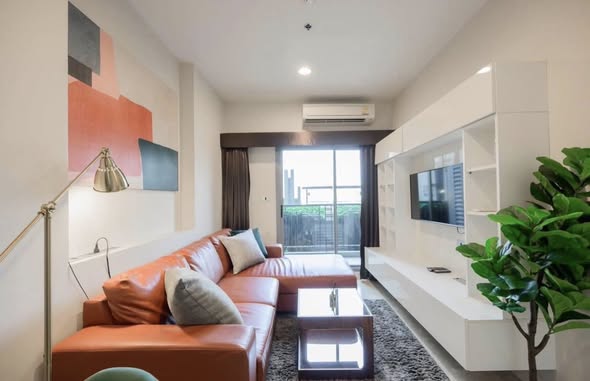 living room of The Crest Sukhumvit 34