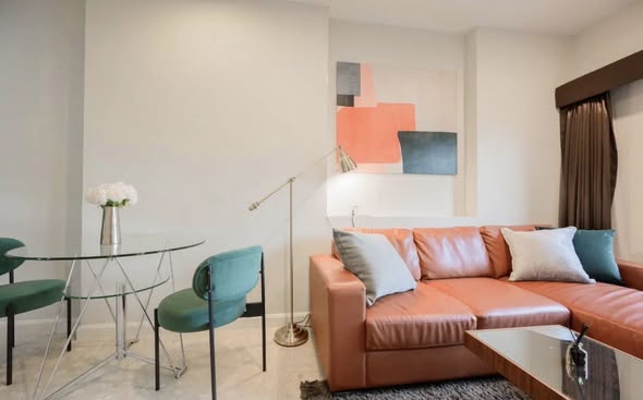 living room of The Crest Sukhumvit 34