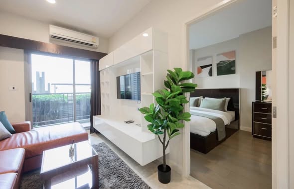 living room and bedroom of The Crest Sukhumvit 34