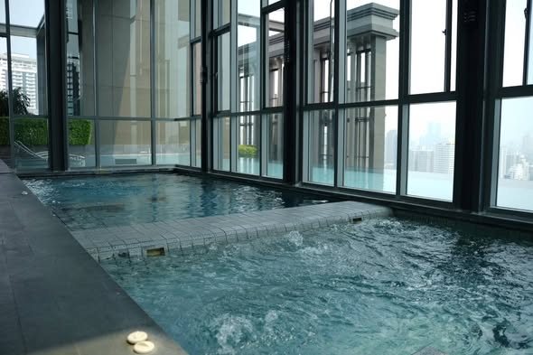 pool of The Crest Sukhumvit 34