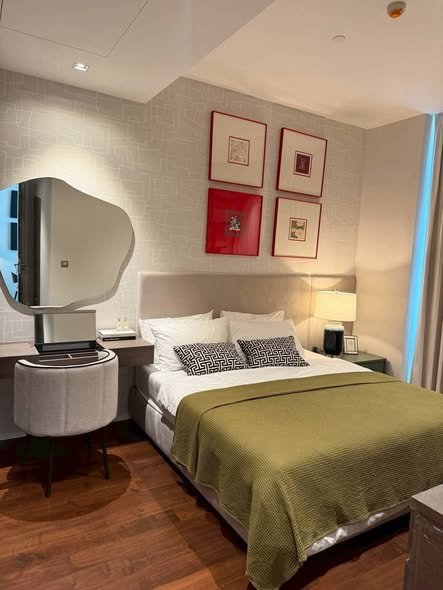 bedroom of The Diplomat 39