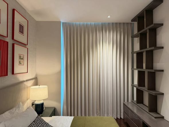 bedroom of The Diplomat 39