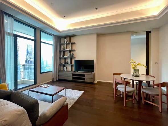 bedroom of The Diplomat 39