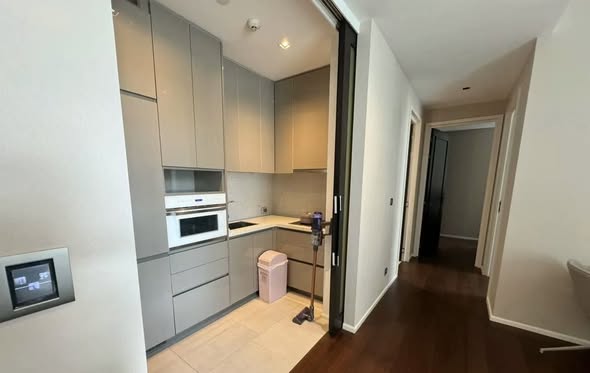 room interior and kitchen of The Diplomat 39